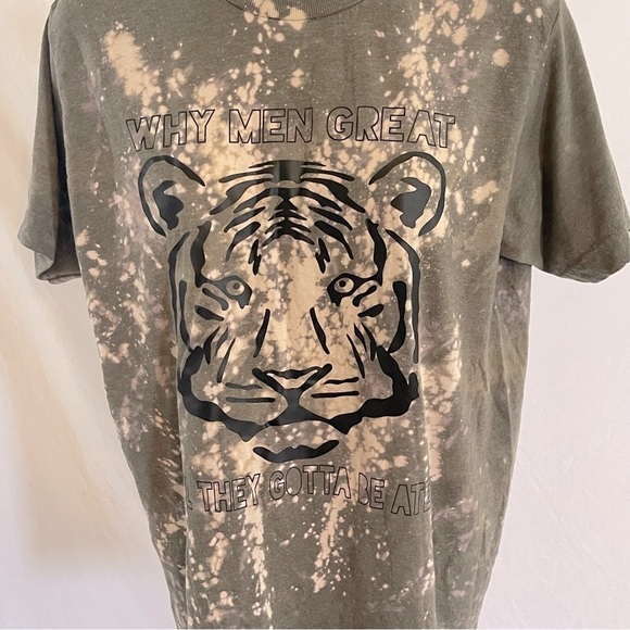 Tultex Green and Cream Short Sleeve Tee with Tiger Graphic - Picture 2 of 5